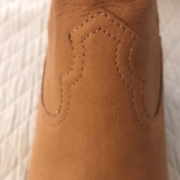 Frye Leather Tan Bootie Ankle Boots Stacked Heel Side Zipper Size 8 M - Picture 3 of 15